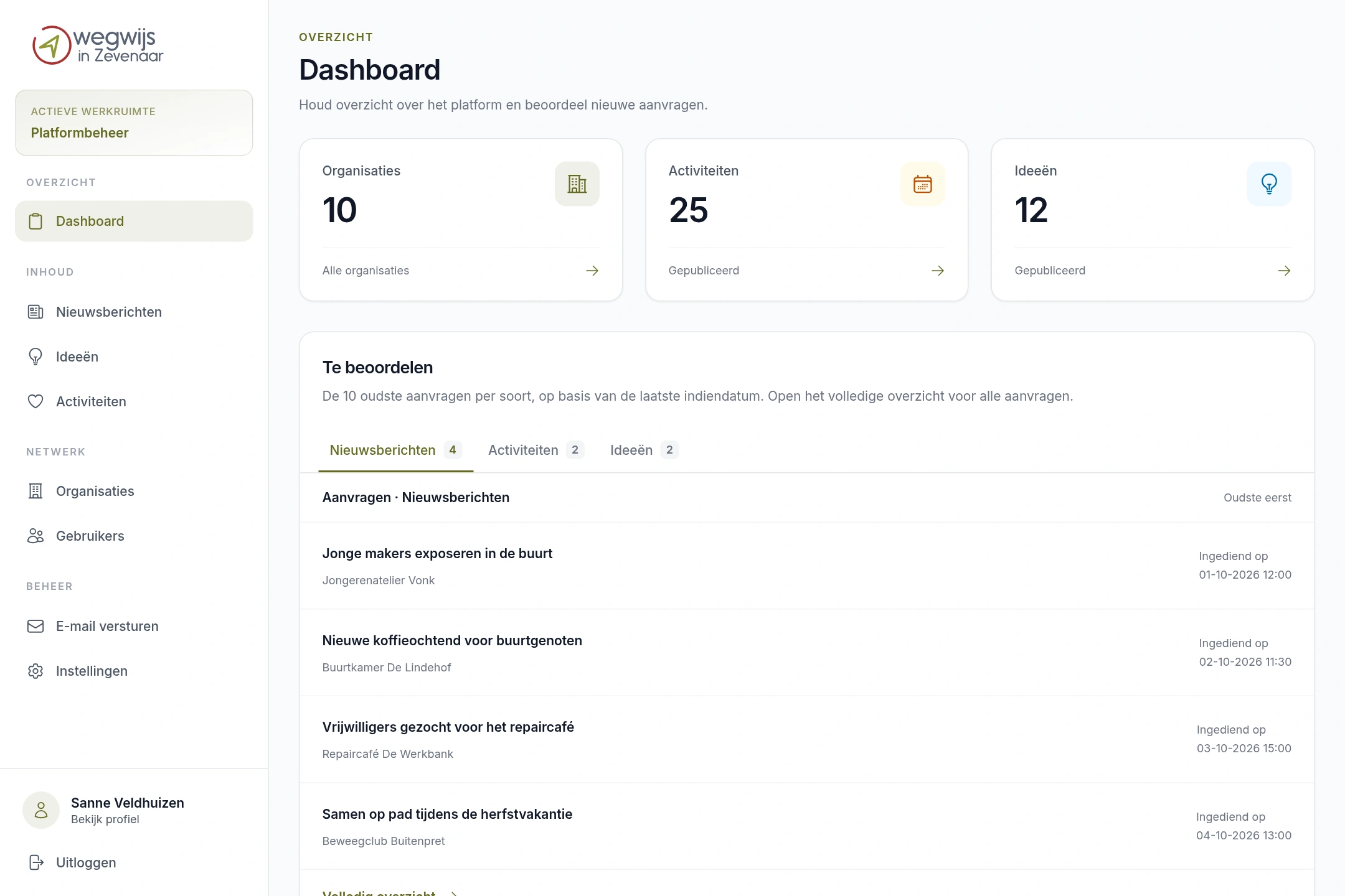 Het Wegwijs-dashboard voor platformbeheer, met organisatietellingen en ingediende nieuwsberichten die op beoordeling wachten.